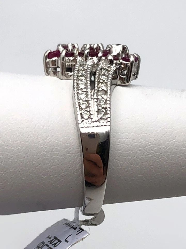 18K WHITE GOLD RING, 0.68CTS RUBY CLUSTER, 0.20CTS DIAMONDS ( SIZE: 6.5 ) 6.5G: 18K WHITE GOLD RING WITH NATURAL RUBY CLUSTER AND 0.20CTW DIAMONDS SIZE: 6.5 18k White Gold Ring with center Ruby cluster and 0.20cts of Diamonds Condition: New with original tag, has been moved aroun