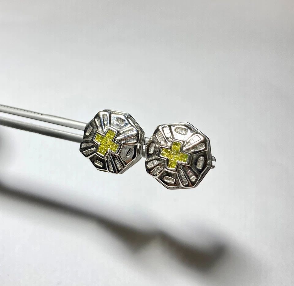14K WHITE GOLD EARRINGS WITH 0.60CTW YELLOW AND WHITE DIAMONDS 7.8 GRAMS: 14K WHITE GOLD EARRINGS WITH CANARY YELLOW AND WHITE 0.60CTS DIAMONDS 14k White Gold Earrings with Yellow and White 0.60CTS Diamonds You are bidding on a new with tags 14k White Gold Earrings with Yel