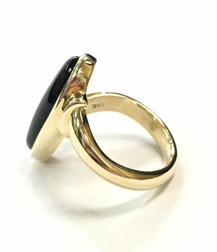 14K YELLOW GOLD RING WITH OVAL ONYX STONE (SIZE 7) 9.1 GRAMS (1 of 2)