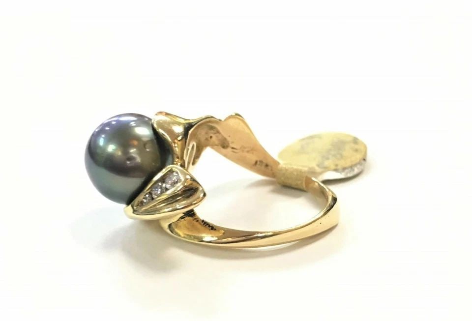 14K YELLOW GOLD RING WITH 10MM TAHITIAN PEARL AND VS DIAMONDS (SIZE: 5.75) 7.6G: 14K YELLOW GOLD RING WITH TAHITIAN PEARL AND DIAMONDS (SIZE: 5.75) 14k Yellow Gold Ring with Tahitian Pearl and Diamonds You are bidding on a 14k Yellow Gold Ring with Tahitian Pearl and Diamonds. The