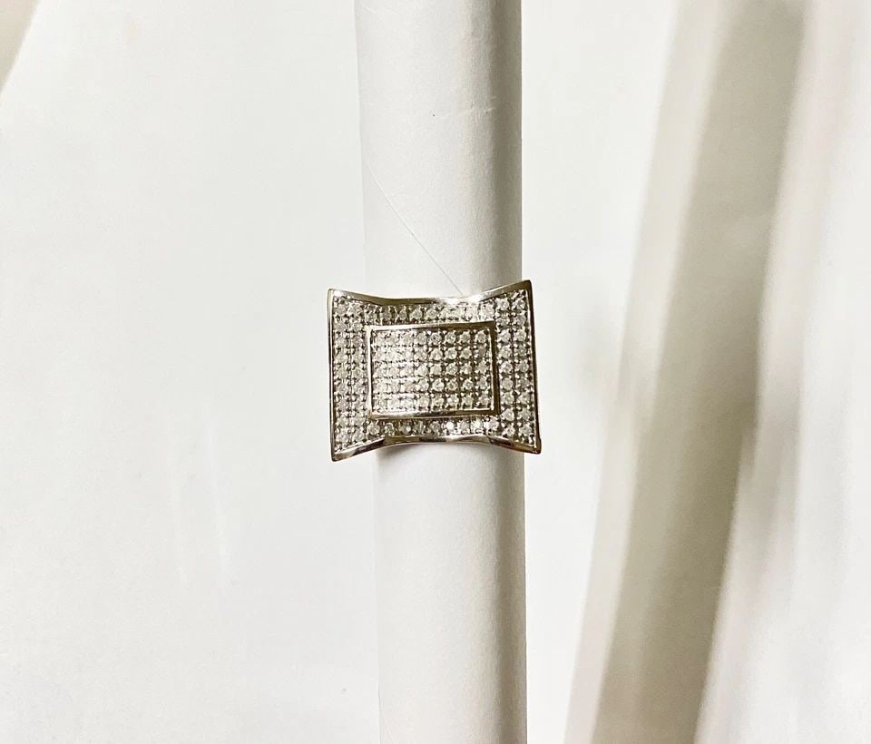 10K WHITE GOLD MEN'S RING WITH 1.0CT DIAMONDS (SIZE 10.25) 7.3G: 10K WHITE GOLD MEN'S RING WITH 1.0CT DIAMONDS (SIZE 10.25) NWT 10k White Gold Men's Ring with 1.0ct Diamonds (Size 10.25) NWT You are bidding on a new with tags 10k White Gold Men's Ring with 1.0ct Di