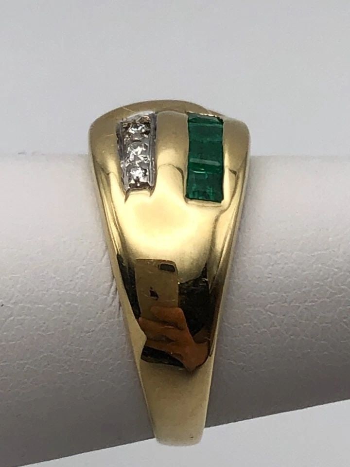 14K GOLD BAND WITH NATURAL EMERALDS AND 0.50CTW DIAMONDS (SIZE 7) 5.2 GRAMS: 14K GOLD BAND WITH NATURAL EMERALDS AND 0.50CTS OF DIAMONDS SIZE: 7 14k Gold Band with Natural Emeralds and 0.50cts of Diamonds Condition: Used Material: 14k Yellow Gold Ring Size: 7 Weight: 5.2 grams