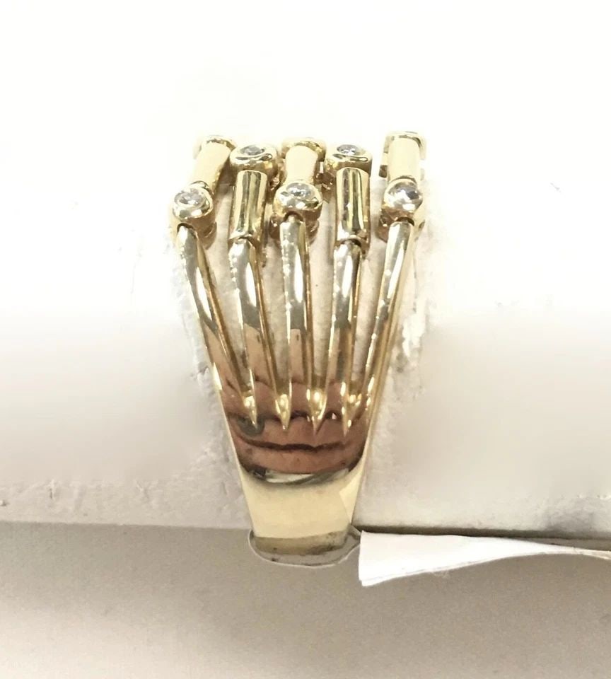 14K YELLOW GOLD LAYERED STYLE RING WITH 0.15CTW DIAMONDS (SIZE 6.5) 7.4 GRAMS: 14K KC GOLD RING WITH DIAMONDS 14k Gold Ring with Diamonds You are bidding on a 14k Gold Ring with Diamonds. There are a few minor scratches on the ring from being moved around in inventory. See pictu