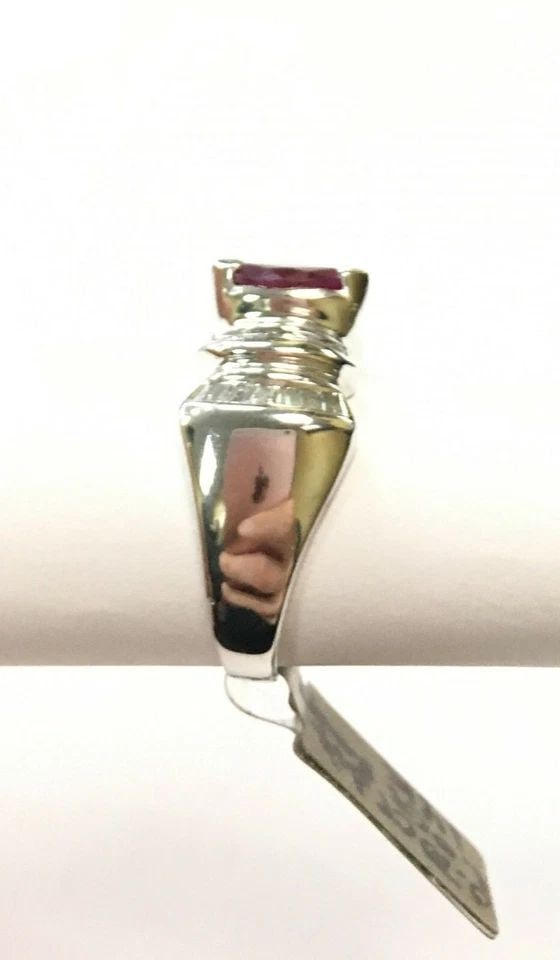 14K WHITE GOLD RING WITH 1CT NATURAL RUBY AND 0.70CTW DIAMONDS (SIZE 7) 5.1 GRAM: 14K WHITE GOLD RING WITH NATURAL MARQUISE RUBY AND BAGUETTE DIAMONDS 14k White Gold Ring with Ruby and Baguette Diamonds You are bidding on a pre-owned 14k White Gold Ring with Ruby and Baguette Diamo