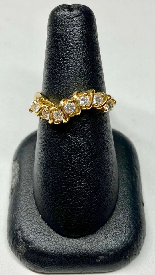NEW 18K YELLOW GOLD CURVED RING WITH 0.60CTS OF DIAMONDS ( SIZE: 6.5 ) 5.5G: WOMEN'S 18K YELLOW GOLD RING WITH DIAMONDS (SIZE 6.5) NEW 18k Yellow Gold Ring with diamonds Size 6.5 NEW You are bidding on a new with defects 18k Yellow Gold Ring with diamonds. The ring has minor s