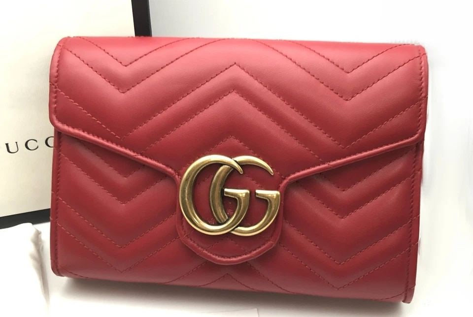 GUCCI GG MARMONT MATELASSE SMALL SHOULDER BAG - RED: GUCCI GG MARMONT MATELASSE SMALL SHOULDER BAG - RED Gucci GG Marmont Matelasse Small Shoulder Bag - RED You are bidding on a Gucci GG Marmont Matelasse Small Shoulder Bag - RED. The item has been full
