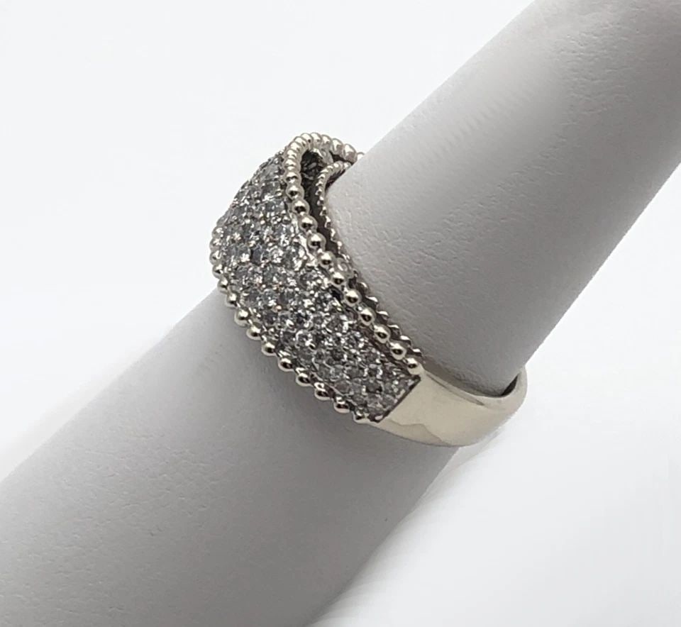 14K WHITE GOLD BAND/RING WITH 0.90CTW NATURAL DIAMONDS ( SIZE: 7 ) 4.8 GRAMS: 14K WHITE GOLD BAND / RING WITH 0.90CT OF DIAMONDS SIZE: 7 14k White Gold Band / Ring with 0.90ct of Diamonds You are bidding on a 14k White Gold Band / Ring with 0.90ct of Diamonds. The ring has been