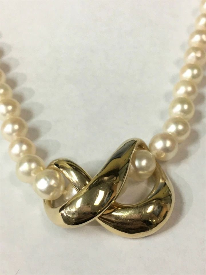 WHITE CULTURED PEARL NECKLACE, 14K GOLD CLASP & PENDANT ( 28 INCH ) 54.9G (1 of 2)