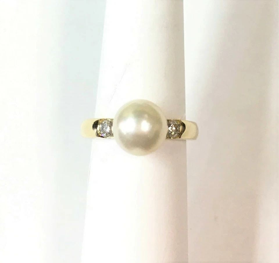 14K YELLOW GOLD 9MM PEARL AND NATURAL DIAMOND RING (SIZE: 7) 6.6 GRAMS: 14K YELLOW GOLD PEARL AND DIAMOND RING (SIZE: 7) 14k Yellow Gold Pearl and Diamond Ring You are bidding on a pre-owned 14k Yellow Gold Pearl and Diamond Ring. The piece has marks and scratches on it f