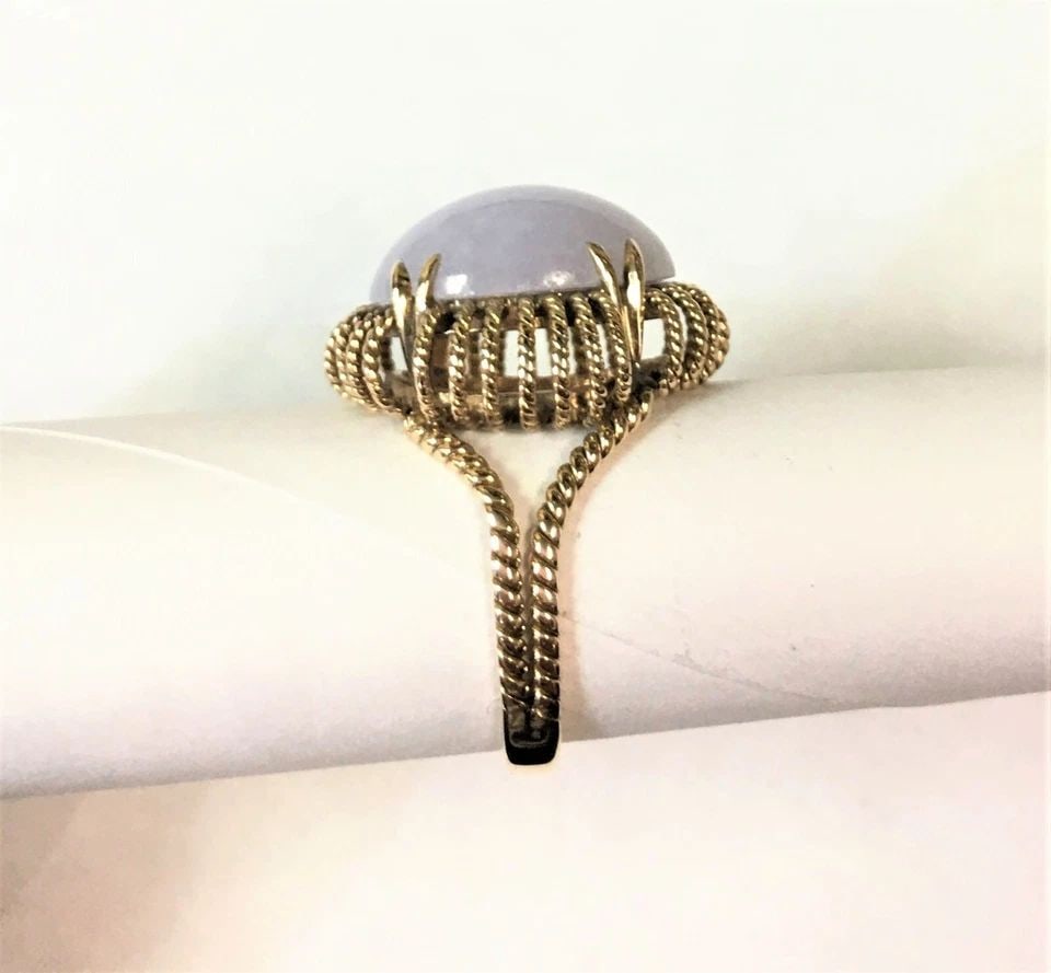 14K YELLOW GOLD RING TWISTED WIRE STYLE, OVAL LAVENDER JADE SIZE: 7 7.2G (1 of 2)