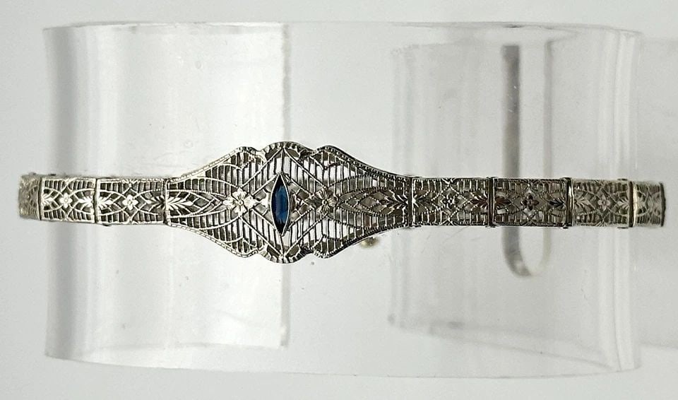 14K WHITE GOLD ANTIQUE FILIGREE BRACELET ( 6.75 INCH ) 7G: 14k White Gold Antique Filigree Bracelet with Center Stone Condition: Antique, so there are signs of wear and use Material: 14k White Gold Weight: 7 grams Bracelet Size: 6.75 inches long, 12mm wide ce