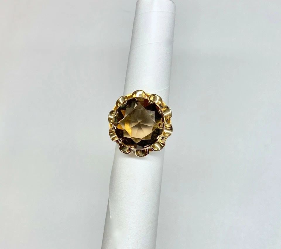 14K YELLOW GOLD RING WITH 15MM ROUND SMOKEY QUARTZ SIZE: 4.75 6.9G: WOMEN'S 14K YELLOW GOLD RING WITH 15MM ROUND SMOKEY QUARTZ (SIZE 4.75) Women's 14k Yellow Gold Ring with 15mm Round Smokey Quartz (Size 4.75) You are bidding on a pre-owned Women's 14k Yellow Gold Rin
