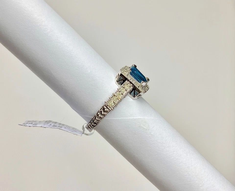 NEW 14K WHITE GOLD RING WITH 0.72CT BLUE TOPAZ AND 0.49CT DIAMONDS (SIZE 7) 4.4G: WOMEN'S 14K WHITE GOLD RING WITH 0.72CT BLUE TOPAZ AND 0.49CT DIAMONDS (SIZE 7) Women's 14k White Gold Ring with 0.49CT Diamonds and 0.72CT Blue Topaz (Size 7) You are bidding on a new with defects Wo