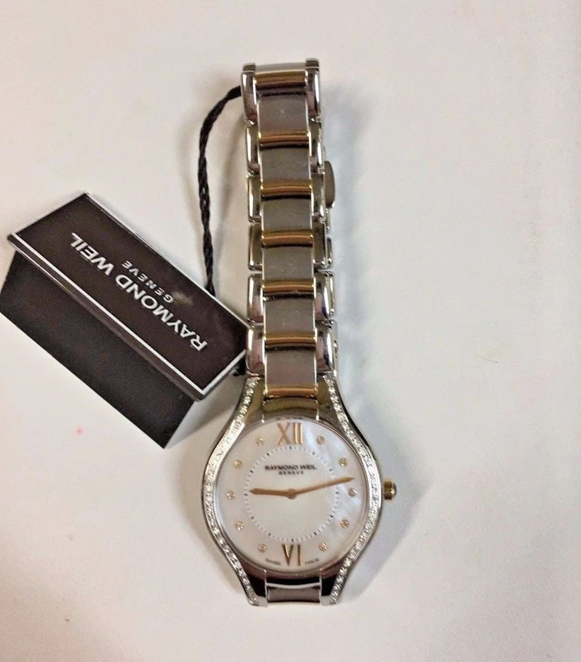 RAYMOND WEIL 5132-SPS-00985 WATCH: RAYMOND WEIL 5132-SPS-00985 WATCH Raymond Weil 5132-SPS-00985 watch You are bidding on a new with defects Raymond Weil 5132-SPS-00985 watch. The watch is in excellent working condition. There are few 