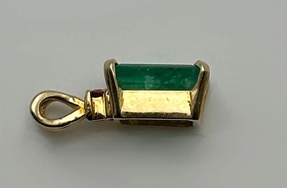 10K GOLD PENDANT WITH 1.5CT NATURAL EMERALD AND NATURAL RUBY ( 1.1 GRAMS ) (1 of 2)