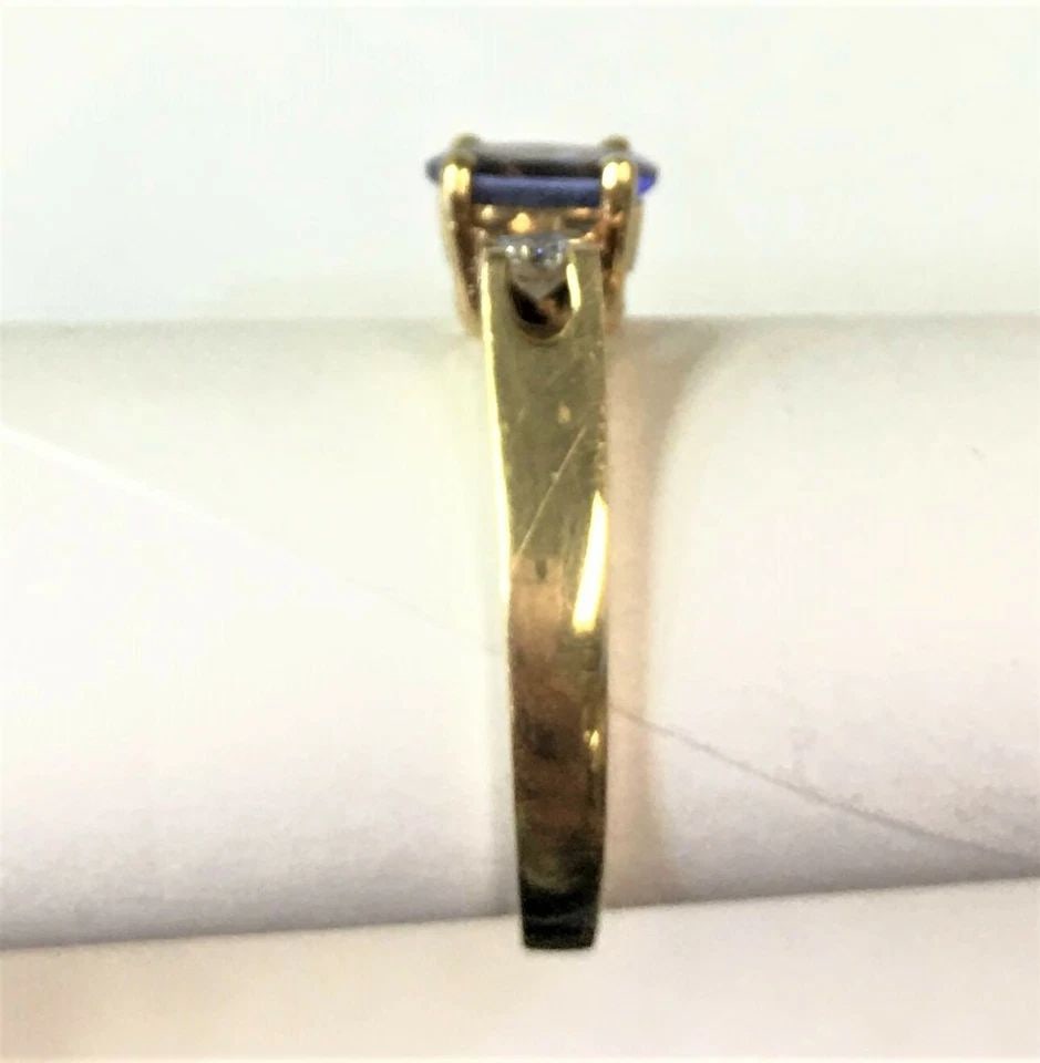 18K GOLD RING, 0.85CT TANZANITE, 0.20CTW DIAMONDS (SIZE 7) 4.4 GRAM: 18K GOLD RING WITH CENTER OVAL TANZANITE AND DIAMONDS (SIZE: 7) 18k Gold Ring with center Tanzanite and Diamonds You are bidding on a 18k Gold Ring with center Tanzanite and Diamonds. The ring has bee