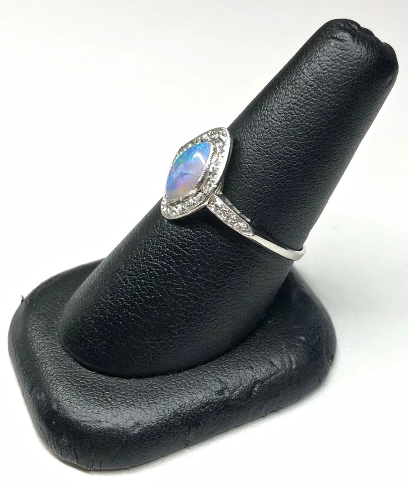 18K WHITE GOLD OPAL RING WITH 0.30CTS OF DIAMONDS ( SIZE: 8 ) 2.2G (1 of 2)