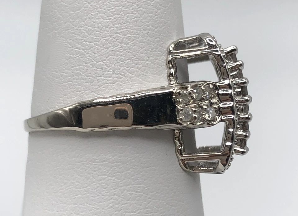 10K WHITE GOLD SQUARE RING, 0.86CT WHITE & CHOCOLATE DIAMONDS ( SIZE: 8 ) 4.2G: 10K WHITE GOLD SQUARE HEAD RING WITH 0.86CT OF WHITE & CHOCOLATE DIAMONDS 10k White Gold Square Head Ring with 0.86ct of White & Chocolate Diamonds You are bidding on a 10k White Gold Square Head Ring