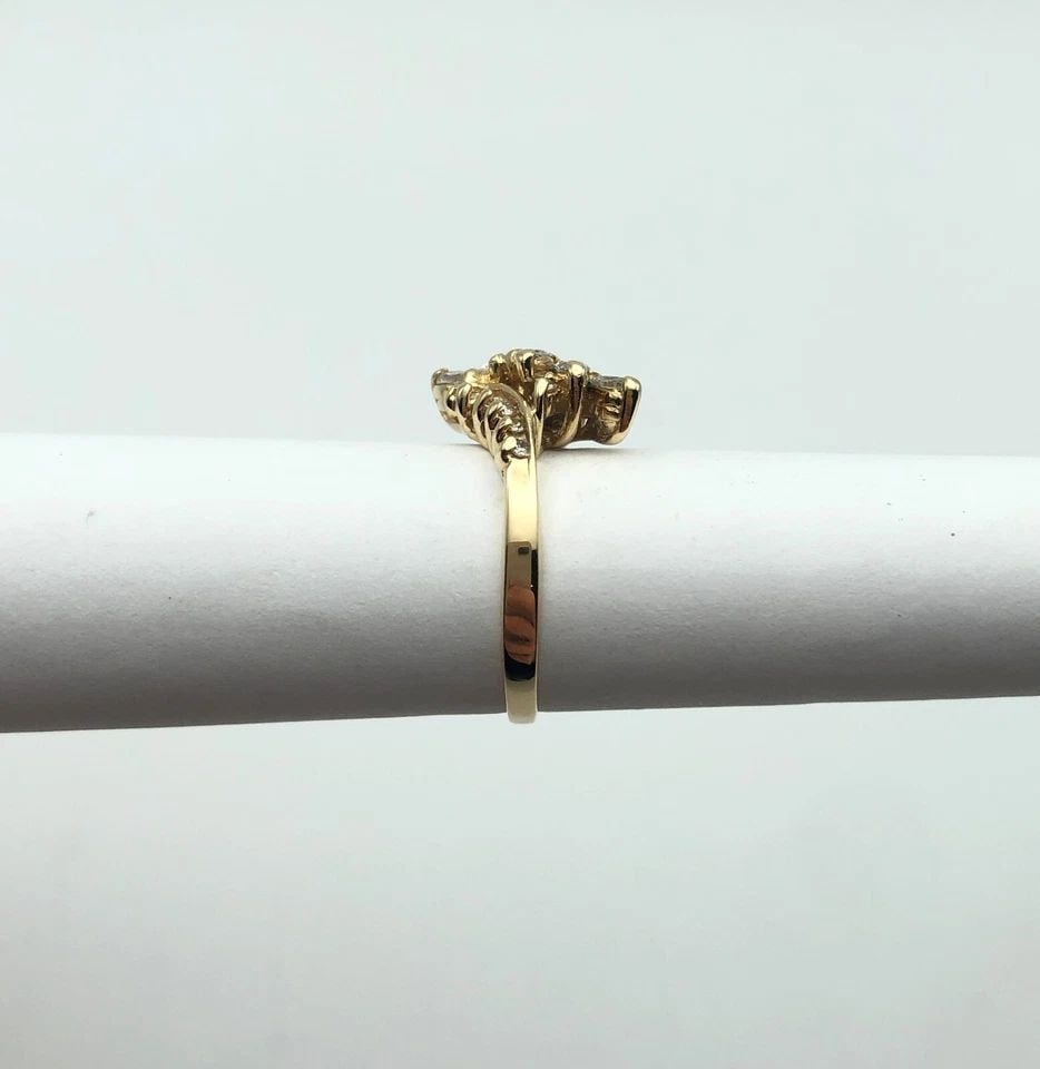 14K GOLD LEAFY STYLE 1.0CTW NATURAL DIAMOND RING (SIZE: 7) 4.2 GRAMS: 14K GOLD LEAFY STYLE 1.0CTW DIAMOND LAYERED RING (SIZE: 7) 14k Gold Leafy style Diamond layered Ring You are bidding on a 14k Gold Leafy style Diamond layered Ring. The piece has been fully checked cl