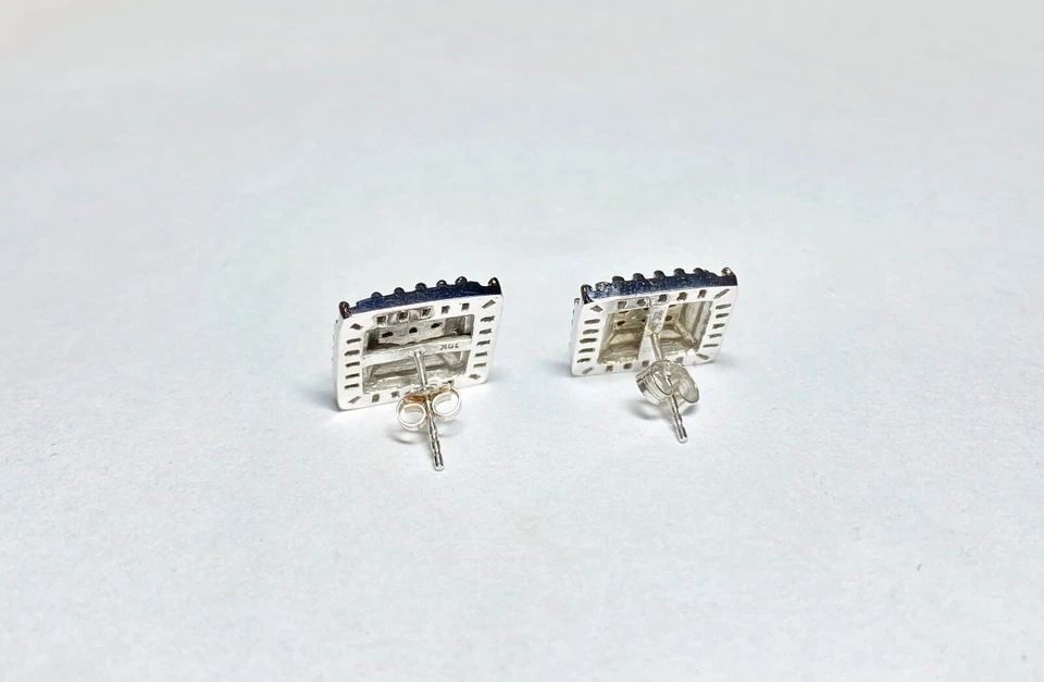 10K WHITE GOLD SQUARE EARRINGS WITH 1.00CTS NATURAL DIAMONDS 6.2 GRAMS: 10K WHITE GOLD SQUARE EARRINGS WITH 1CTS DIAMONDS 10k White Gold Square Earrings with 1CTS Diamonds You are bidding on a pre-owned 10k White Gold Square Earrings with 1CTS Diamonds. The earrings have 