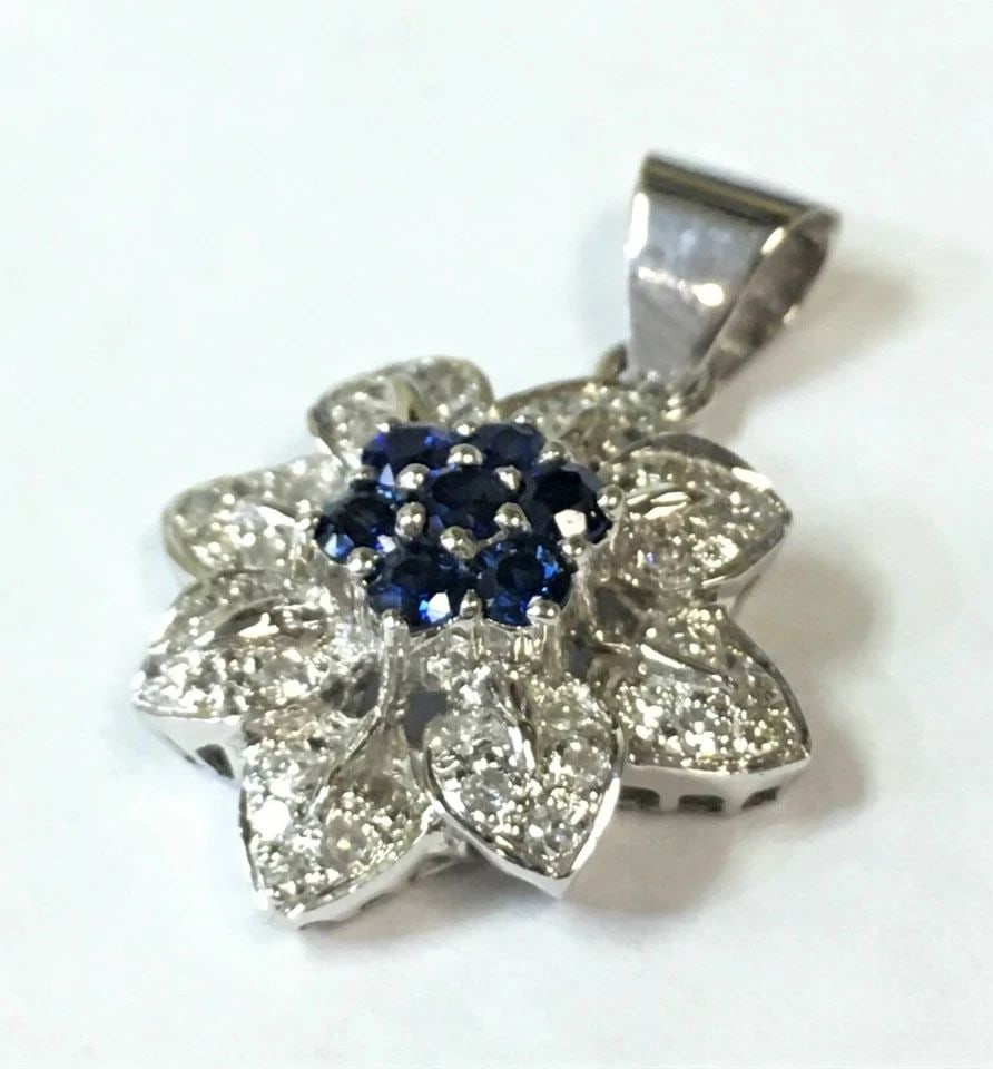 14K WHITE GOLD FLOWER PENDANT WITH BLUE SAPPHIRES AND DIAMONDS (4.2 GRAMS): 14K WHITE GOLD FLOWER PENDANT WITH BLUE SAPPHIRES AND DIAMONDS 14k White Gold Flower Pendant with Blue Sapphires and Diamonds You are bidding on a 14k White Gold Flower Pendant with Blue Sapphires and