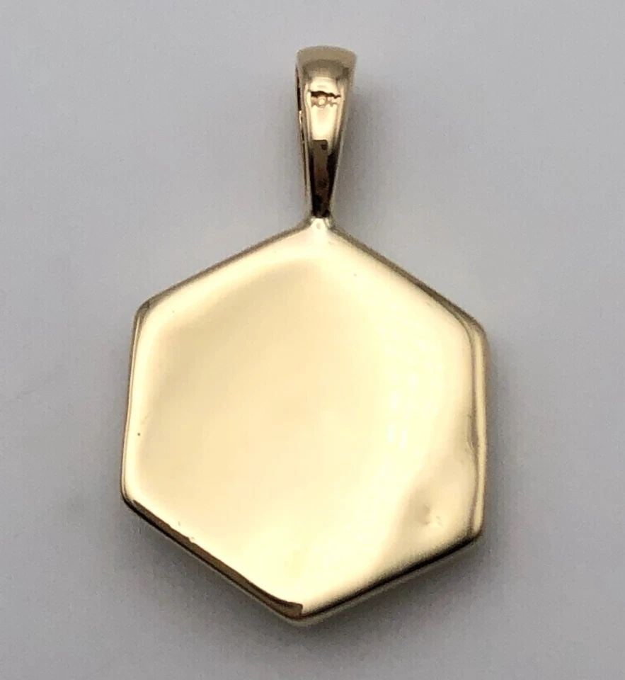 10K YELLOW GOLD DICE PENDANT WITH 0.25CTS OF DIAMONDS 6.3 GRAMS: 10K YELLOW GOLD DIE PENDANT WITH 0.25CTS DIAMONDS 10k Yellow Gold Die Pendant with 0.25cts Diamonds You are bidding on a 10k Yellow Gold Die Pendant with 0.25cts Diamonds. The piece has been fully che