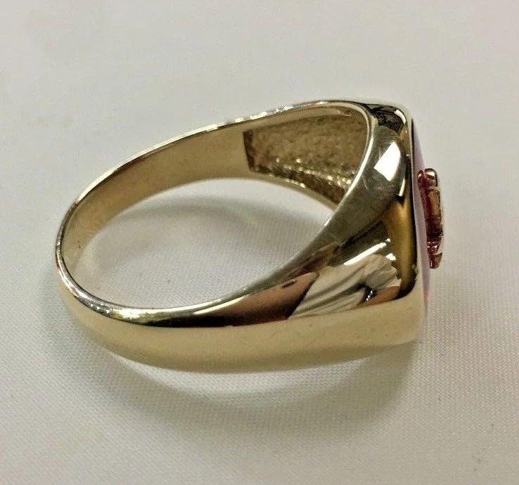 MASONIC 14K GOLD RING WITH RED STONE (SIZE 11.5) 7.1 GRAM (1 of 2)