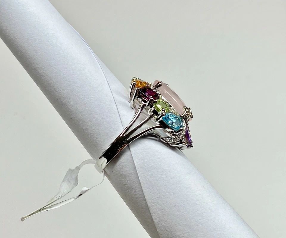 NEW 14K WHITE GOLD, MULTI- COLOR STONE (SIZE 7) 6.7 GRAM: 14k White Gold, Multi- Color Stone Ring You are bidding on a Women's 14k White Gold, Multi- Color Stone Ring. The ring has minor scuffs and scratches from from being moved around in our inventory, PLE