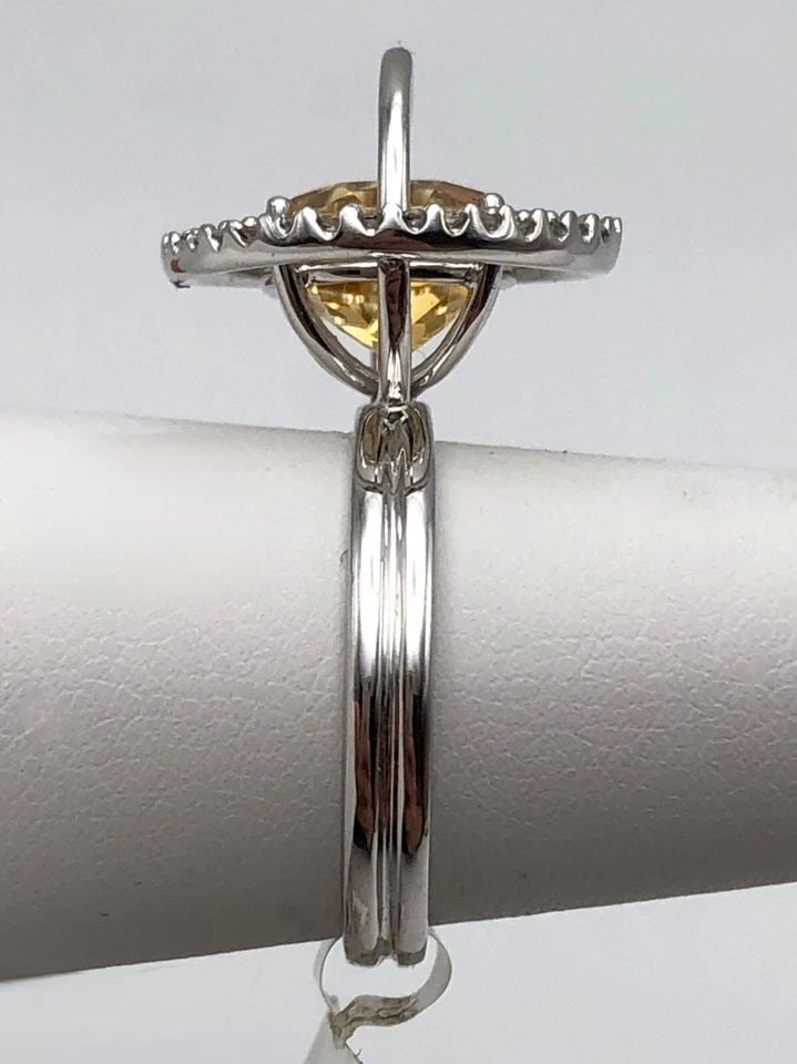 NEW 14K WHITE GOLD RING, 10MM CITRINE, 0.25CTW DIAMONDS (SIZE 7) 5.7 GRAMS: 14K WHITE GOLD RING SET WITH 10MM CITRINE PROTECTION BAR, 0.25CTS OF DIAMONDS 14k White Gold Ring set with 10mm Citrine protection bar, 0.25cts of Diamonds Condition: New with original Tag, Never been