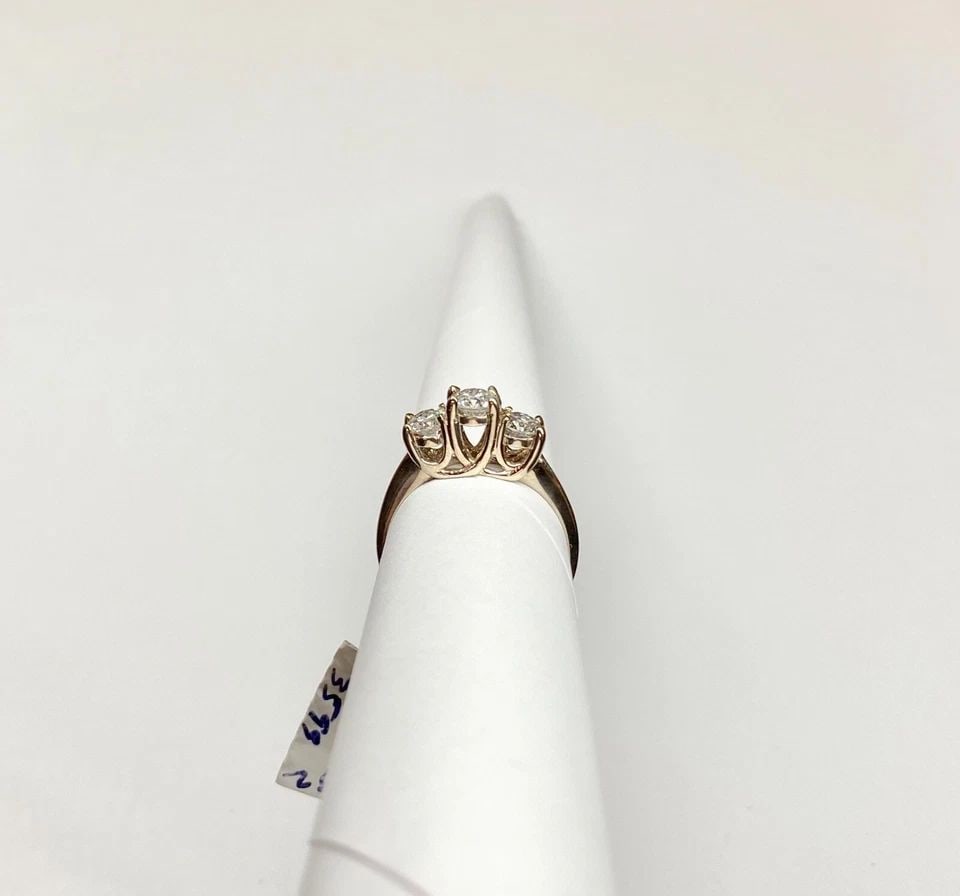 NEW WOMEN'S 14K WHITE GOLD 3 STONE RING WITH 1CTW DIAMONDS (SIZE 7) 2.9 GRAM: WOMEN'S 14K WHITE GOLD 3 STONE RING WITH 1CT DIAMONDS (SIZE 7) Women's 14k White Gold 3 Stone Ring with 1CT Diamonds (Size 7) You are bidding on a new with tags Women's 14k White Gold 3 Stone Ring wit