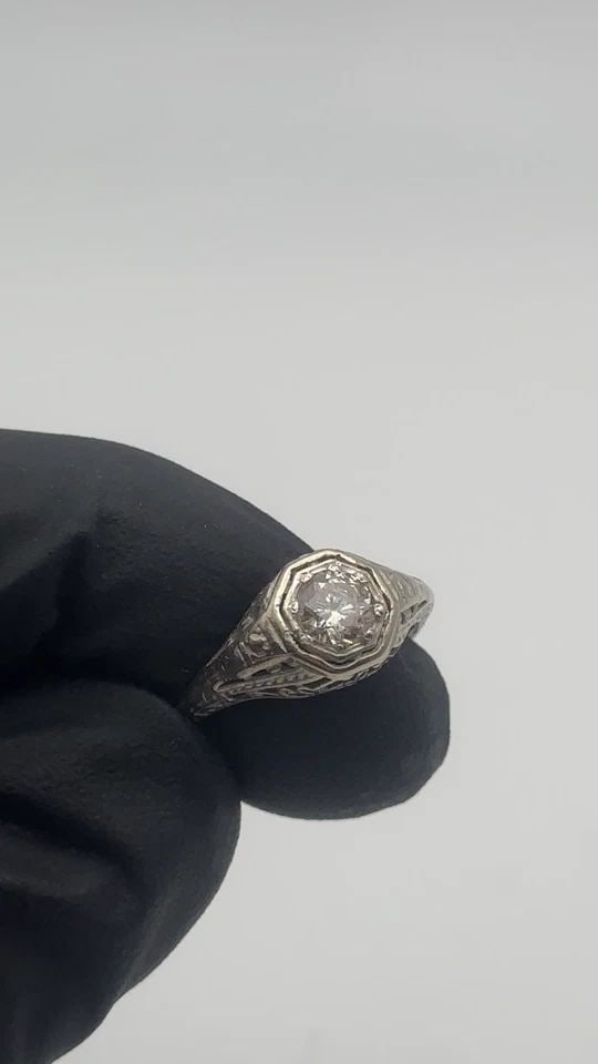 14K WHITE GOLD FILIGREE RING WITH 0.50CT NATURAL DIAMOND (SIZE 6.5) 2.1 GRAM: 14k White Gold Filigree Ring with Center Diamond You are bidding on a vintage 14k White Gold Filigree Ring with Center Diamond. There are few minor scratches on the ring from normal wear and tear, it 