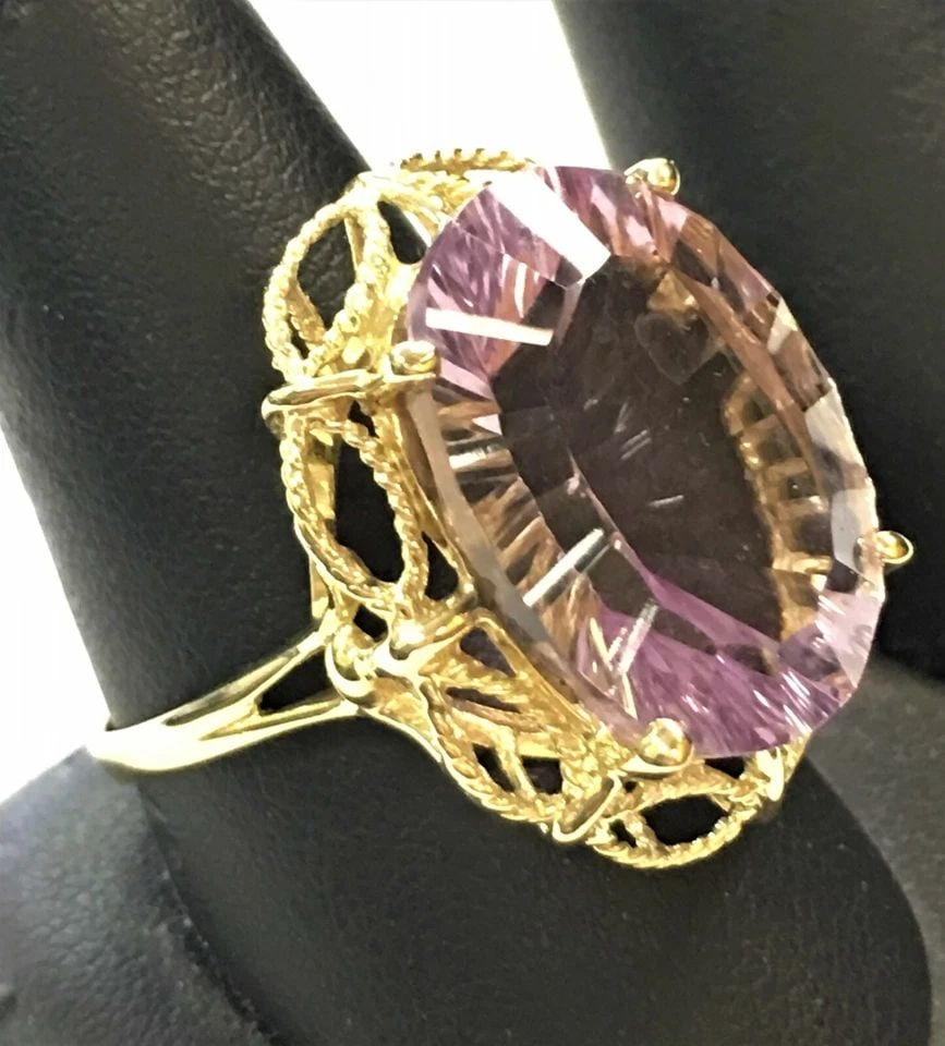 10K YELLOW GOLD RING WITH FANTASY FLUTED OVAL AMETHYST (SIZE 10) 7.6 GRAM (1 of 2)