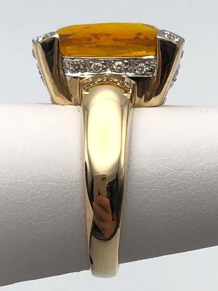 14K GOLD RING WITH 9CT CITRINE AND WITH 0.13CTW DIAMONDS (SIZE 6.25) 6.4G: 14k Gold Ring set with 9ct Citrine and with 0.13cts of Diamonds Condition: Used , display model has been moved around in inventory Material: 14k Yellow Gold Ring Size: 6.25 Weight: 6.4 grams Top Width