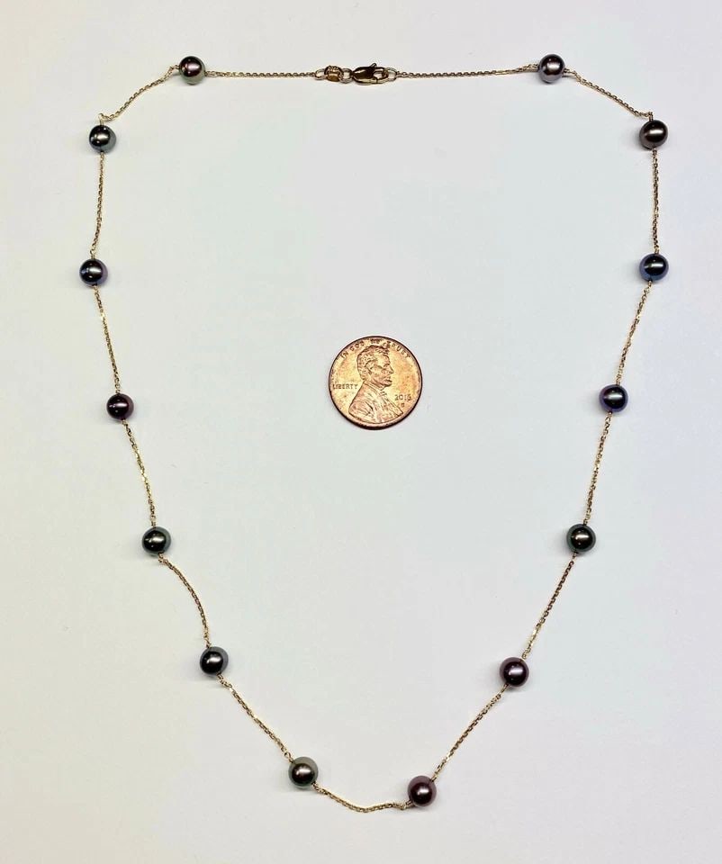 14K GOLD NECKLACE WITH FOURTEEN 5.5MM BLACK CULTURED PEARLS ( 18 INCH ) 4.8G: WOMEN'S 14K YELLOW GOLD NECKLACE WITH 5.5MM BLACK CULTURED PEARLS Women's 14k Yellow Gold Necklace with 5.5mm Black Cultured Pearls You are bidding on a pre-owned Women's 14k Yellow Gold Necklace with