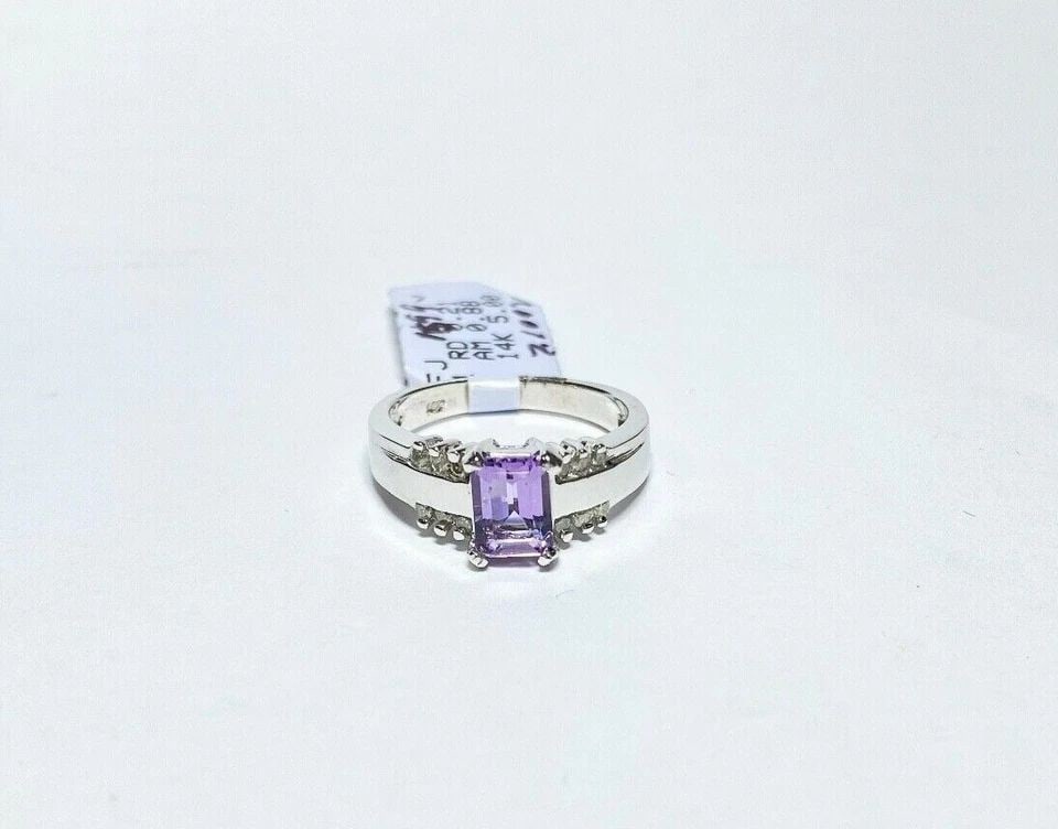 NEW 14K WHITE GOLD RING WITH AMETHYST AND 0.21CTW DIAMONDS (SIZE 6.75) 5.2 GRAMS: WOMEN'S 14K WHITE GOLD RING WITH 0.88CTS AMETHYST AND 0.21CTS DIAMONDS SIZE 6.75 Women's 14k White Gold Ring with 0.88CTS Amethyst and 0.21CTS Diamonds (Size 6.75) You are bidding on a new with tags W