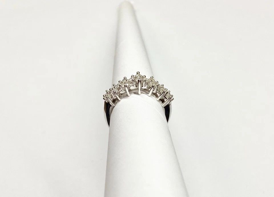 NEW 14K WHITE GOLD RING WITH 1.10CTW NATURAL DIAMONDS (SIZE 7) 3.6 GRAM: WOMEN'S 14K WHITE GOLD RING WITH 1.1CT DIAMONDS (SIZE 7) Women's 14k White Gold Ring with 1.1CT Diamonds (Size 7) You are bidding on a new with tags Women's 14k White Gold Ring with Diamonds. The ring