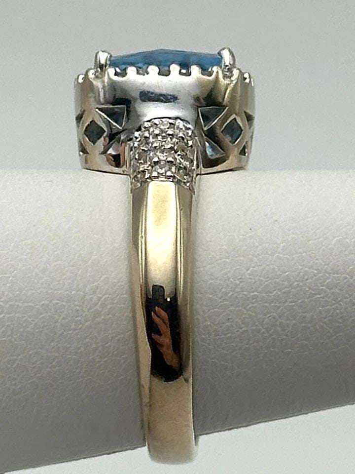 10K WHITE GOLD RING WITH BLUE TOPAZ AND 0.25CTW DIAMONDS (SIZE 6.75) 5.7 GRAM (1 of 2)
