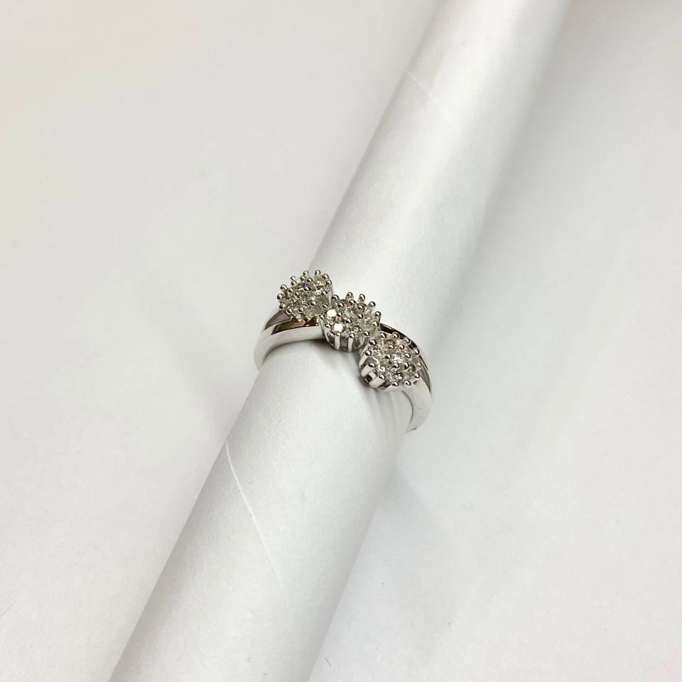 NEW WOMEN'S 14K WHITE GOLD RING WITH 0.40CTW NATURAL DIAMONDS (SIZE 7) 4.4 GRAM: WOMEN'S 14K WHITE GOLD RING WITH 0.40CT DIAMONDS (SIZE 7) Women's 14k White Gold Ring with 0.40CT Diamonds (Size 7) You are bidding on a new with defects Women's 14k White Gold Ring with Diamonds. The