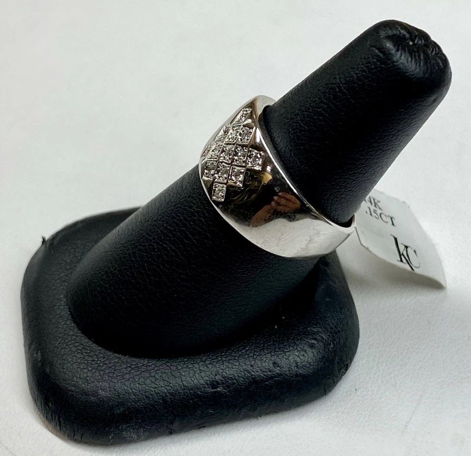 NEW 14K WHITE GOLD RING/BAND WITH 0.15CTW DIAMONDS (SIZE 7.25) 5.4 GRAM: WOMEN'S 14K WHITE GOLD AND DIAMOND RING (SIZE 7.25) NEW 14k White Gold Diamond Ring Size 7.25 NEW You are bidding on a new with defects 14k White Gold Ring with Diamonds. The ring has scuffs and scrat