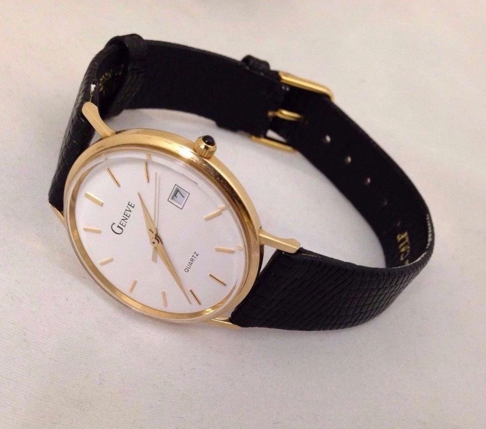 GENEVE 14K YELLOW GOLD WRISTWATCH 32MM CASE WITH LIZARD CALF BAND: GENEVE 14K YELLOW GOLD WRISTWATCH WITH LIZARD CALF BAND Geneve 14K Yellow Gold Wristwatch with Lizard Calf Band You are bidding on a pre-owned 14k gold Geneve watch. The watch is in excellent working 