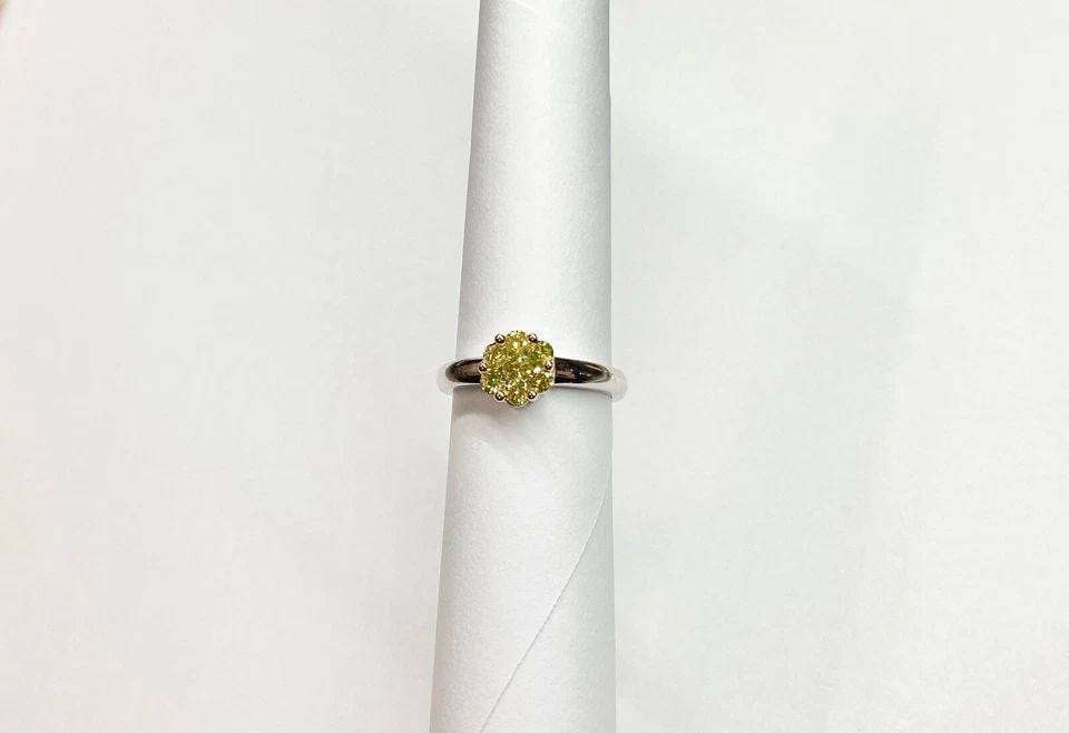 NEW WOMEN'S 14K WHITE GOLD RING AND 0.55CT CANARY DIAMONDS (SIZE 6.5) 3.9 GRAMS: WOMEN'S 14K WHITE GOLD RING AND 0.55CT CANARY DIAMONDS (SIZE 6.5) Women's 14K White Gold Ring and 0.55CT Canary Diamonds (Size 6.5) You are bidding on a new with defects Women's 14K White Gold Ring an