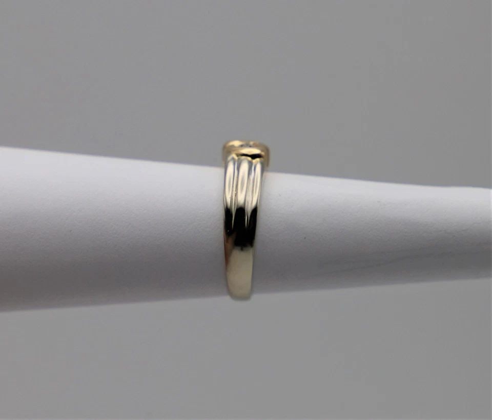 14K TWO TONE GOLD RING WITH DOUBLE HEARTS AND 0.22CTW DIAMONDS (SIZE 7) 5.1 GRAM: 14K TWO TONED GOLD RING WITH DOUBLE HEARTS SET WITH 0.22CT DIAMONDS (SIZE: 7) 14k Two Toned Gold Ring with Double Hearts set with 0.22ct Diamonds You are bidding on a 14k Two Toned Gold Ring with Doub