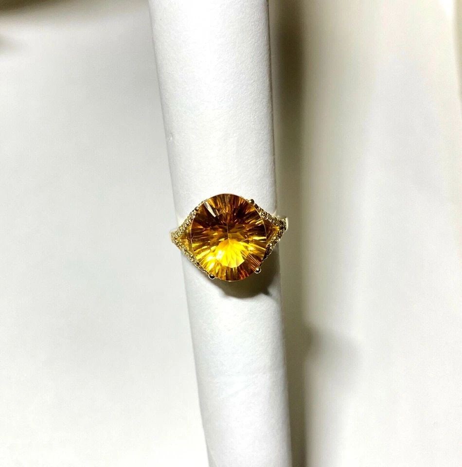 NEW 14K YELLOW GOLD RING WITH CITRINE AND 0.25CTW DIAMONDS (SIZE 7) 3.8 GRAM: WOMEN'S 14K YELLOW GOLD RING WITH CITRINE AND 0.25CTS DIAMONDS (SIZE 7) Women's 14k Yellow Gold Ring with Citrine and 0.25CTS Diamonds (Size 7) You are bidding on a new with tags Women's 14k Yellow Go