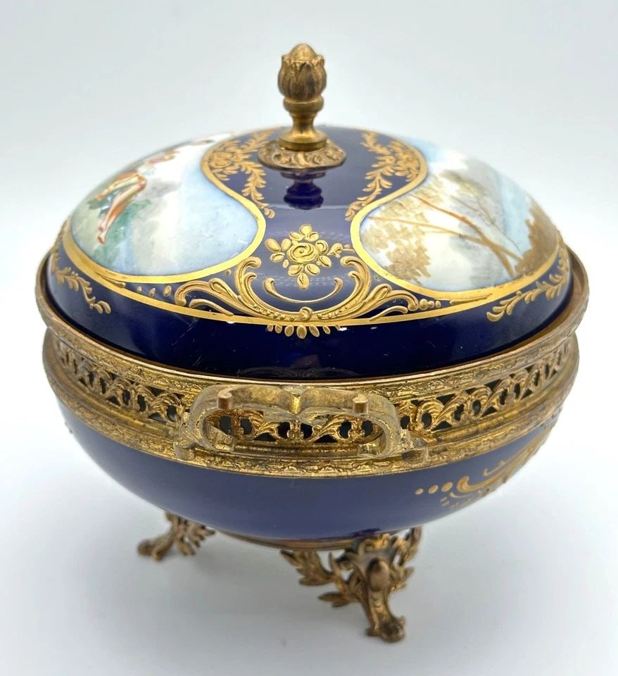 ANTIQUE SEVRES CHATEAU DE LONGPRE BONBONNIERE PORCELAIN BRONZE ORMOLU BOWL: ANTIQUE SEVRES CHATEAU DE LONGPRE BONBONNIERE PORCELAIN BRONZE ORMOLU BOWL Antique Sevres Chateau De Longpre Bonbonniere Porcelain Bronze Ormolu Bowl Condition: Antique Material: Bronze, Ceramic, and 