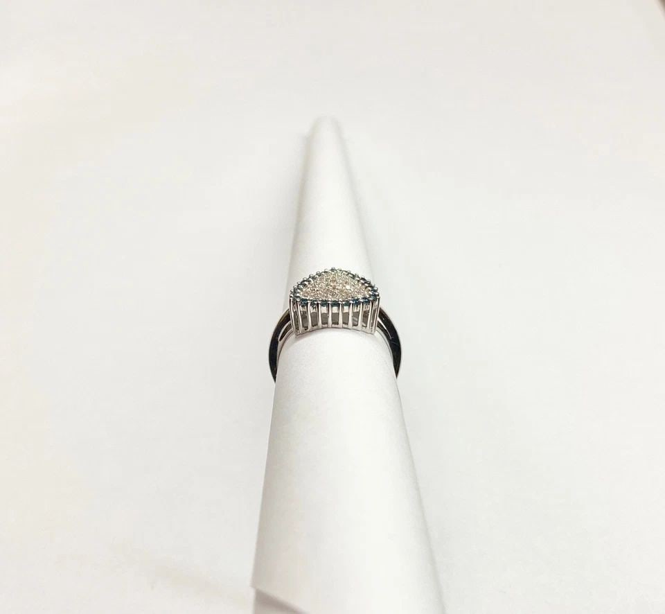 NEW 14K WHITE GOLD RING WITH 0.50CTW WHITE/BLUE DIAMONDS (SIZE 7) 4.3 GRAM: WOMEN'S 14K WHITE GOLD RING WITH 1/2CT BLUE AND WHITE DIAMONDS (SIZE 7) Women's 14k White Gold Ring with 1/2CT Blue and White Diamonds (Size 7) You are bidding on a new with tags Women's 14k White Gol