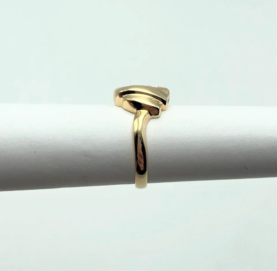 14K GOLD RIBBON RING, SYNTHETIC ALEXANDRITE, 0.02CT DIAMOND (SIZE 6.5) 4.5 GRAM: 14K GOLD RIBBON WRAPPED RING WITH SYNTHETIC ALEXANDRITE AND DIAMOND SIZE: 6.5 14k Gold Ribbon Wrapped Ring with Synthetic Alexandrite and Diamond You are bidding on a 14k Gold Ribbon Wrapped Ring with