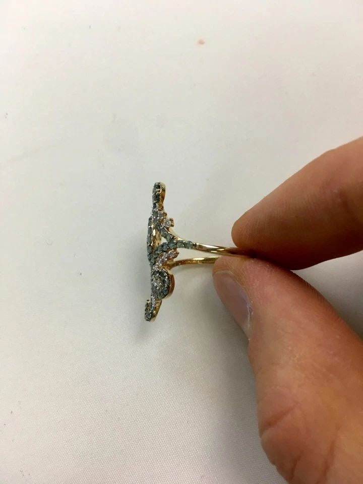 14K YELLOW GOLD RING WITH EMERALDS AND DIAMONDS (SIZE 6) 4 GRAM: 14K YELLOW GOLD RING WITH DIAMONDS AND EMERALDS SIZE: 6 14k Yellow Gold Ring with Diamonds and Emeralds Size: 6 You are bidding on a 14k Yellow Gold Ring with Diamonds and Emeralds. There are a few mi