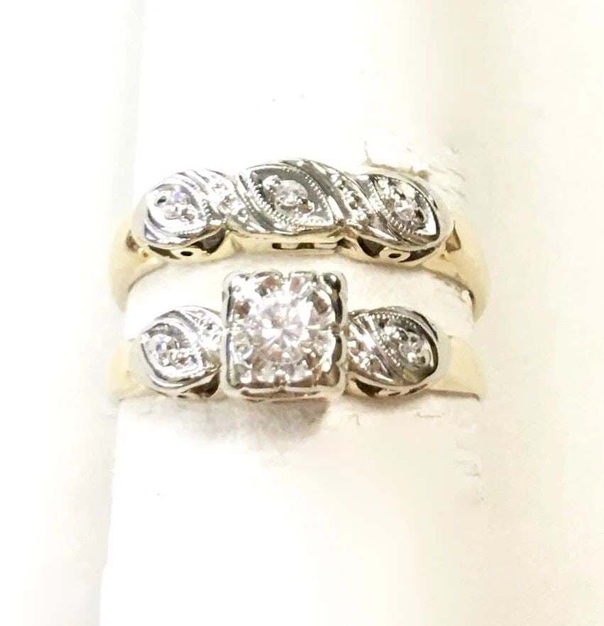 14K YELLOW GOLD WEDDING SET WITH 0.18CTS OF DIAMONDS SIZE: 6 2.9G: 14k Yellow Gold wedding set with 0.18cts of Diamonds You are bidding on a 14k Yellow Gold wedding set with Diamonds. There are few minor scratches on the set from normal wear and tear. PLEASE LOOK AT 