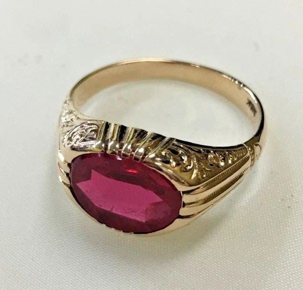 10K GOLD RING SET WITH LAB-CREATED RUBY (SIZE 9.5) 6.3G: 10K GOLD RING SET WITH SYNTHETIC RUBY SIZE: 9.5 10k Gold Ring set with Synth Ruby You are bidding on a 10k Gold Ring set with Synth Ruby. There maybe a few minor scratches on the ring from being moved