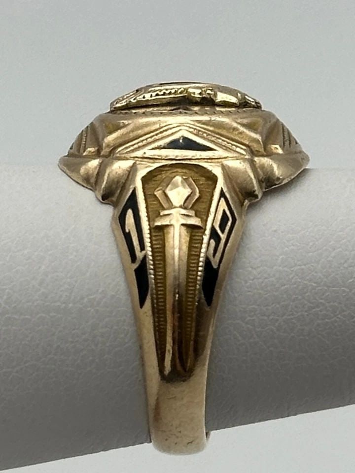 BALFOUR 10K YELLOW GOLD CLASS RING 1946 (SIZE 7) 6.7 GRAMS (1 of 2)